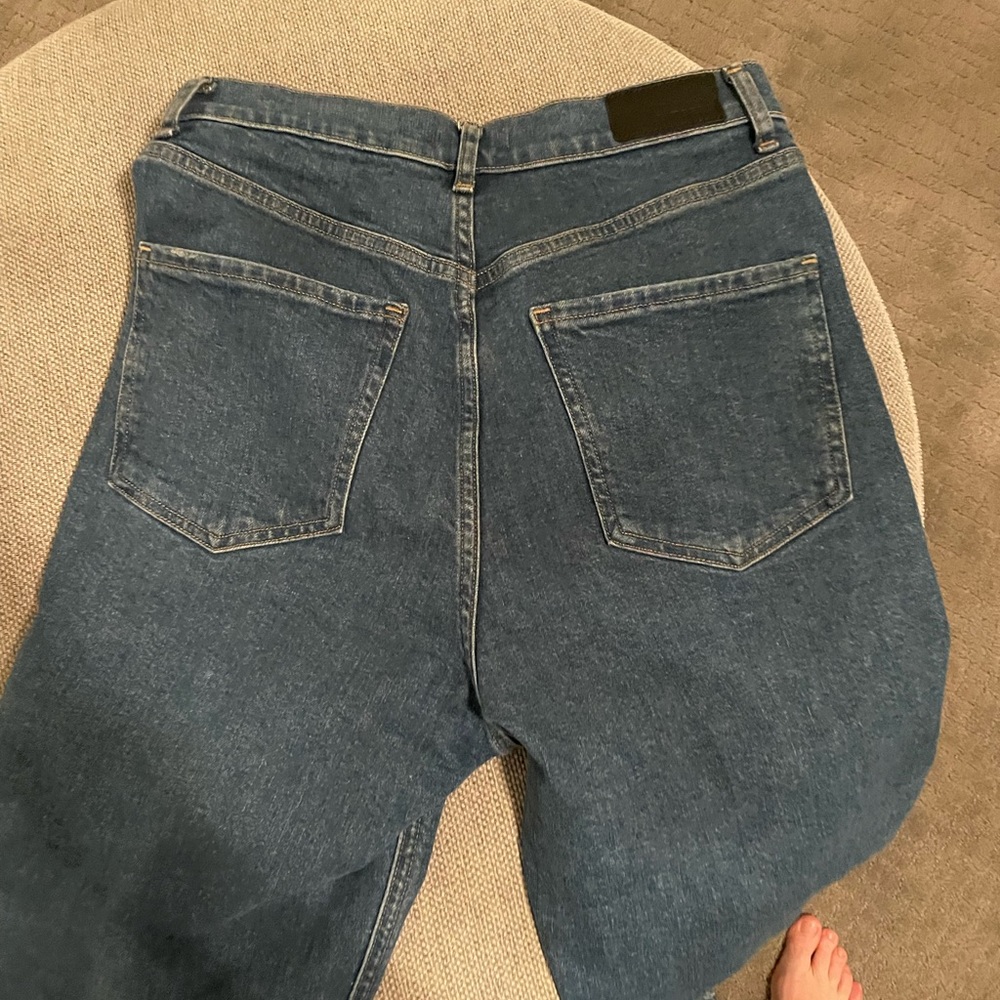 Express mom jeans size 4. Never been worn.
